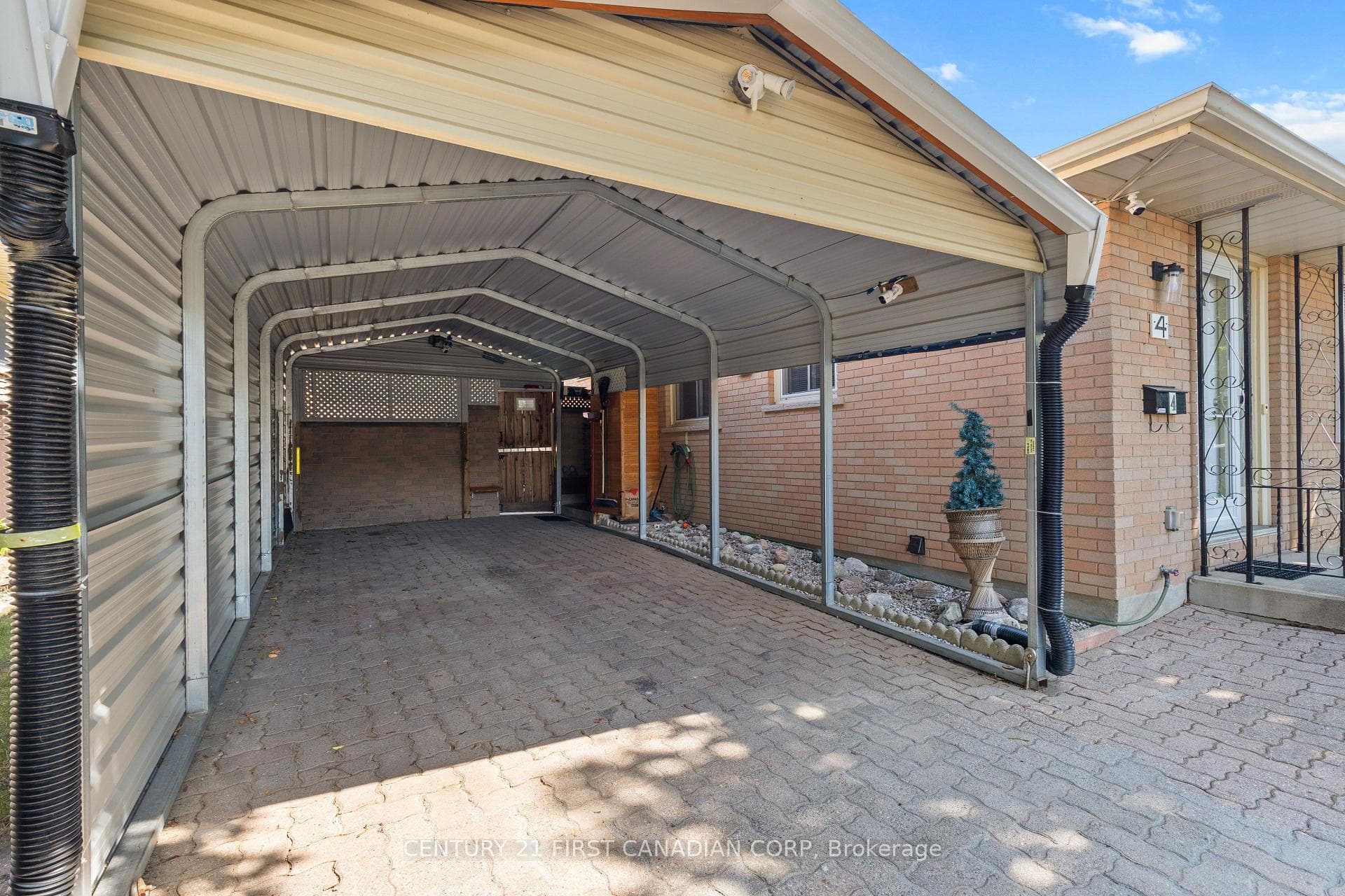 4 Archer Crescent photo 3