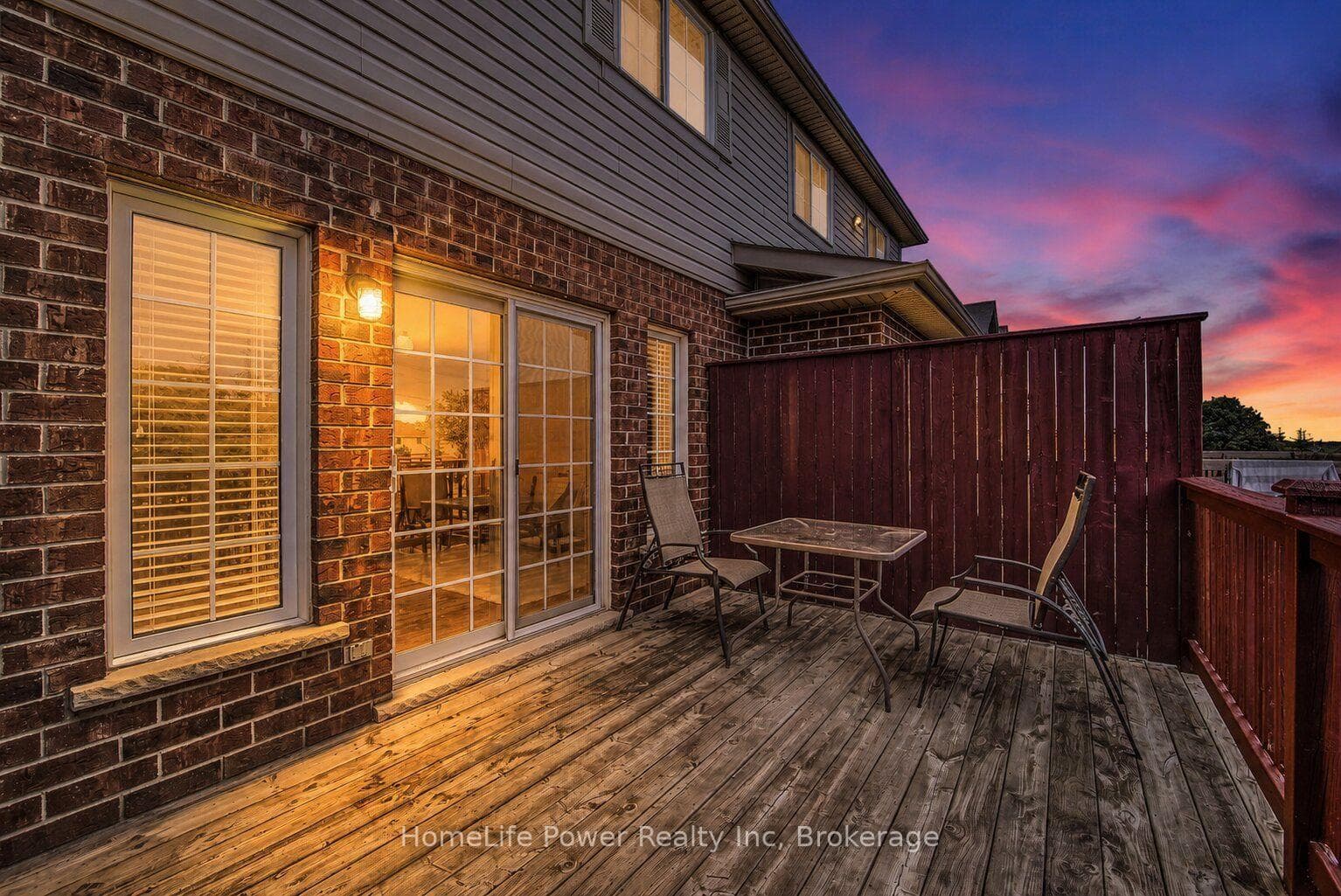208 Featherstone Crescent photo 39