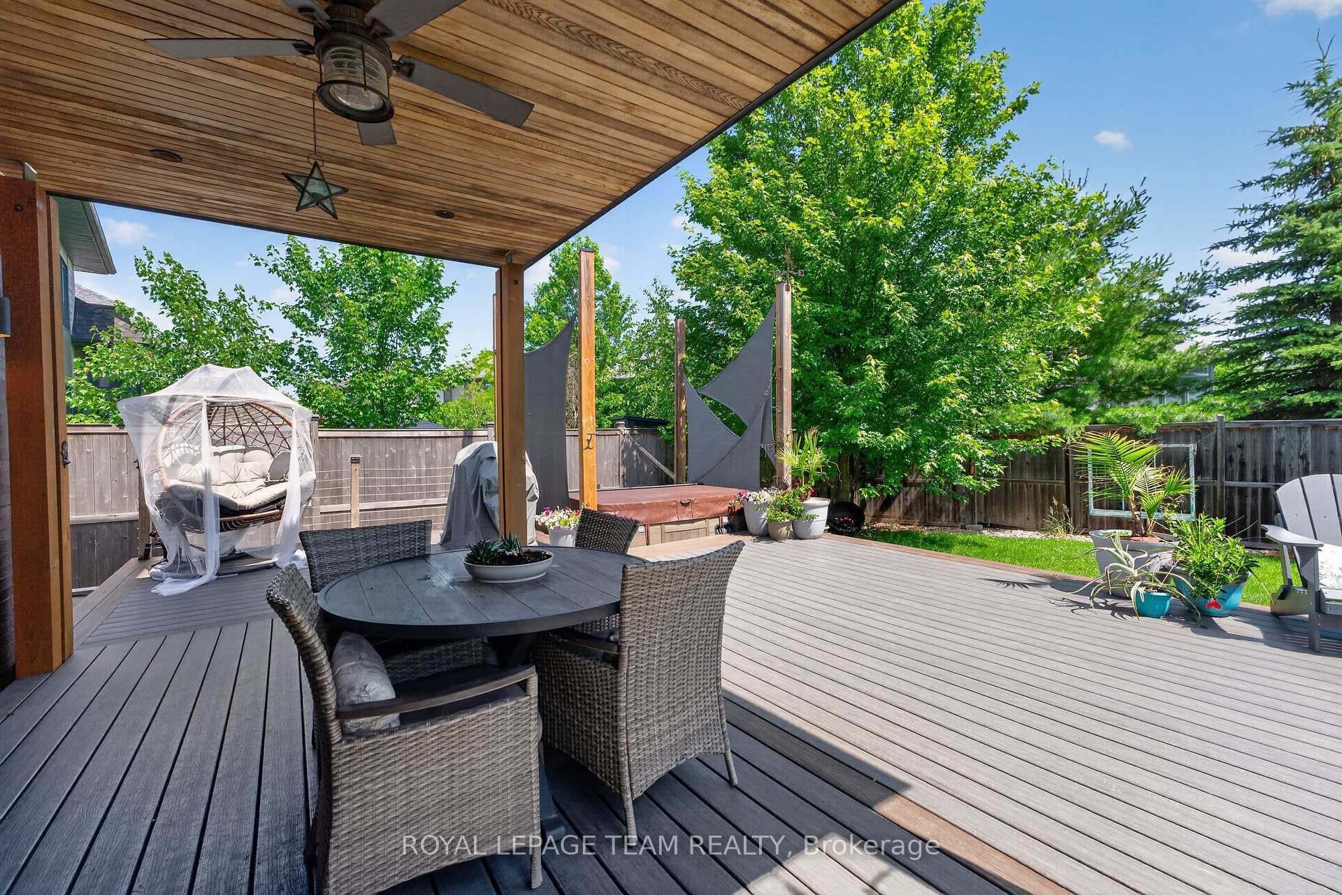 252 Sunnyridge Crescent photo 45