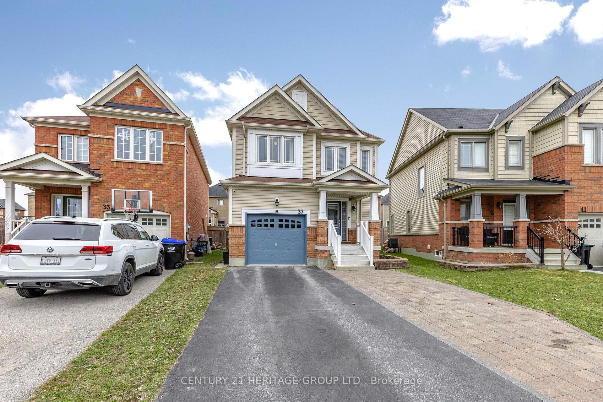 37 Liberty Crescent photo 2
