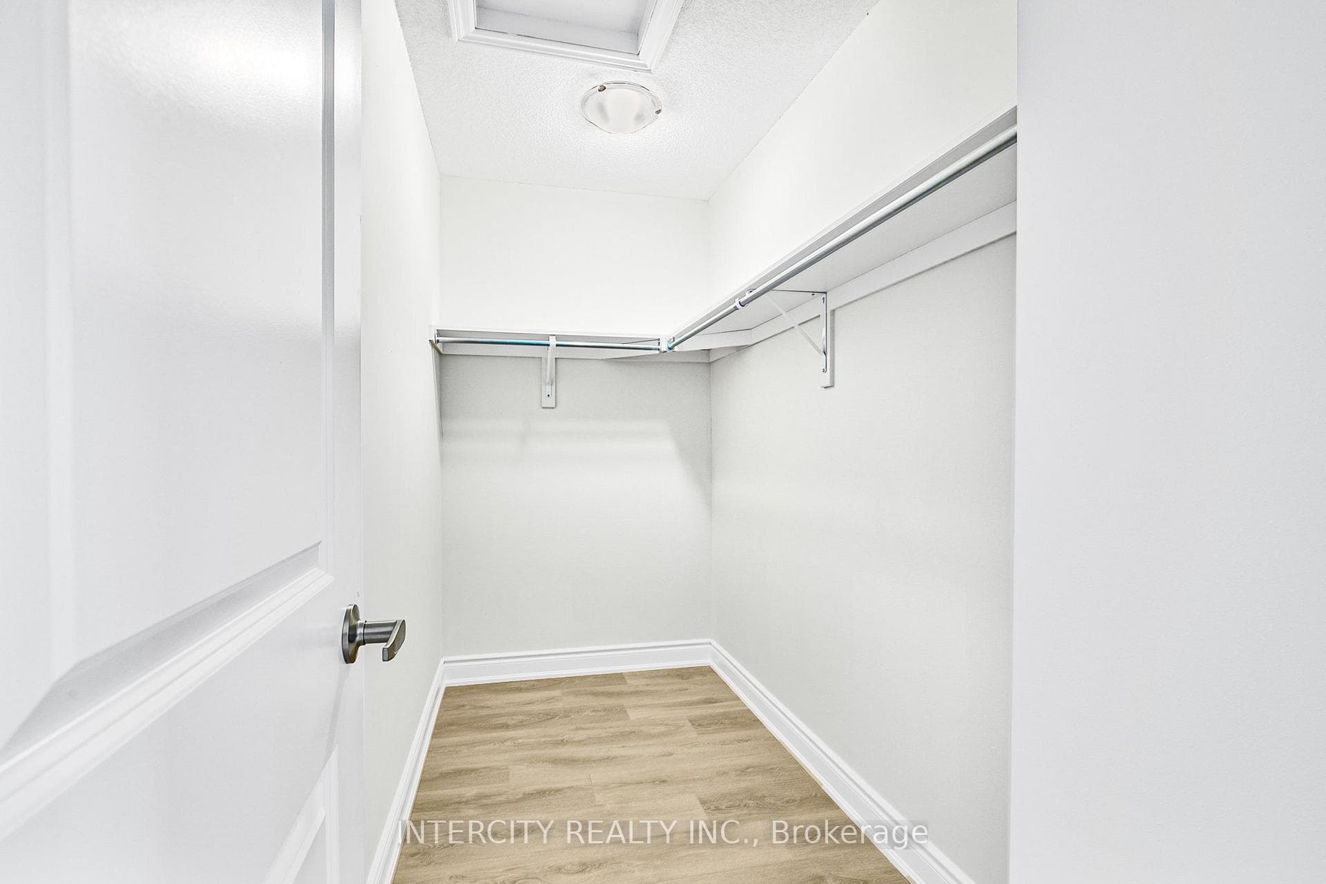 11 Carriage Lane photo 28
