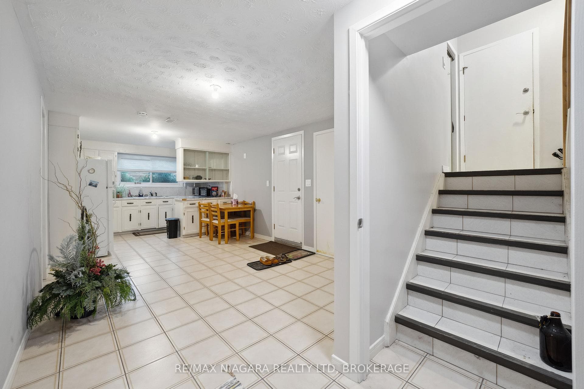8 TRINITY Circle photo 16