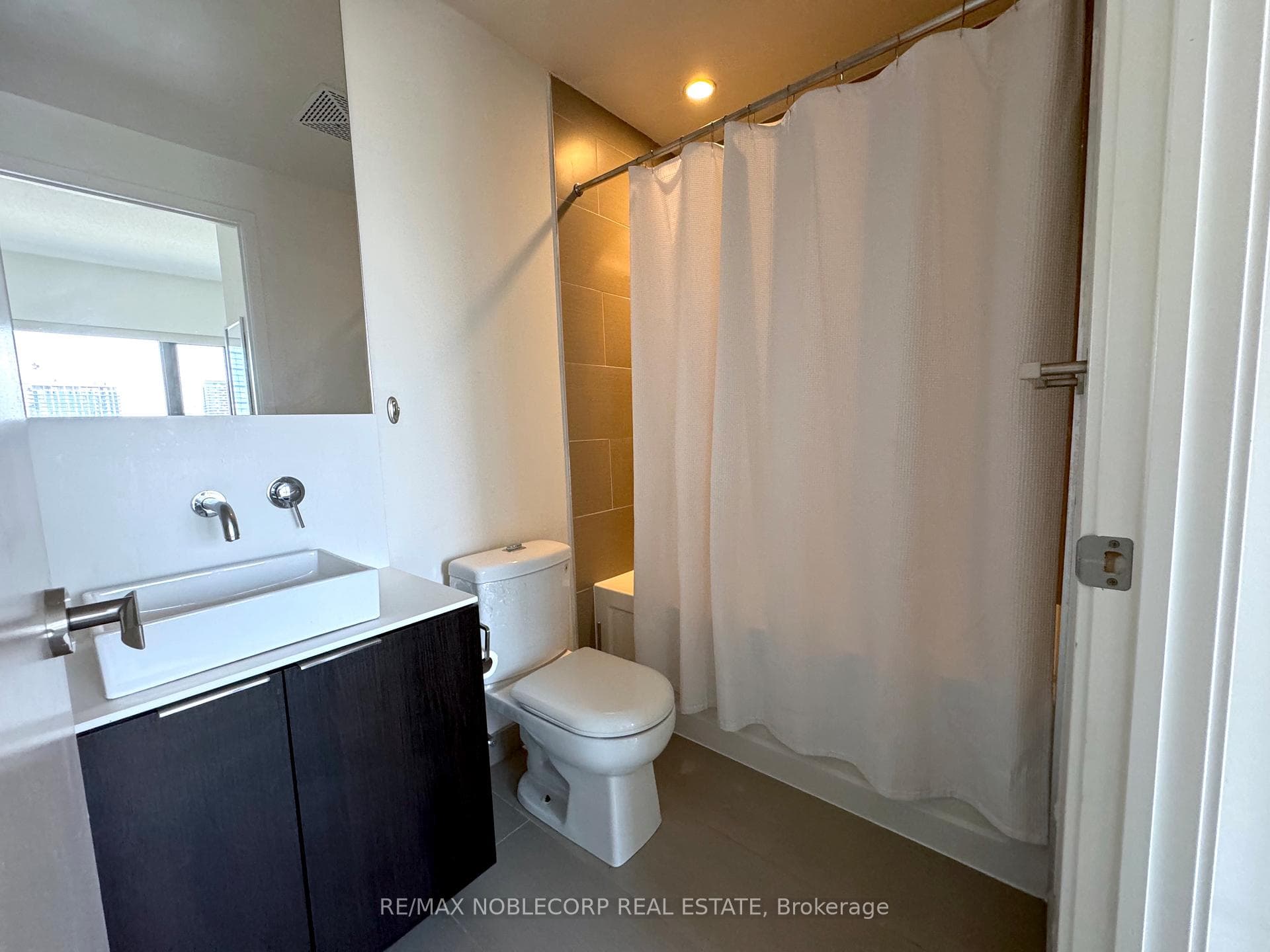 159 Dundas Street Unit 2107 photo 9