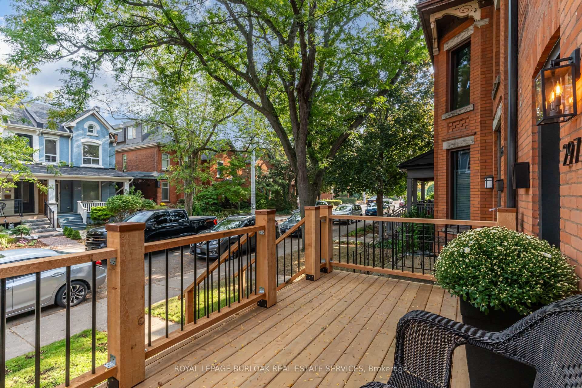 297 Charlton Avenue photo 4