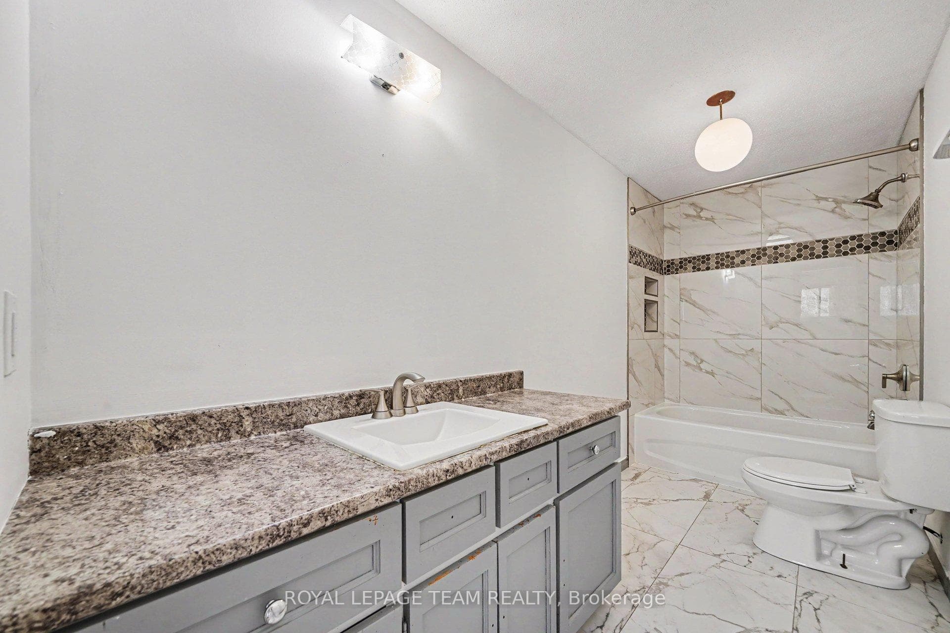 129 Christopher Hamilton Street photo 16
