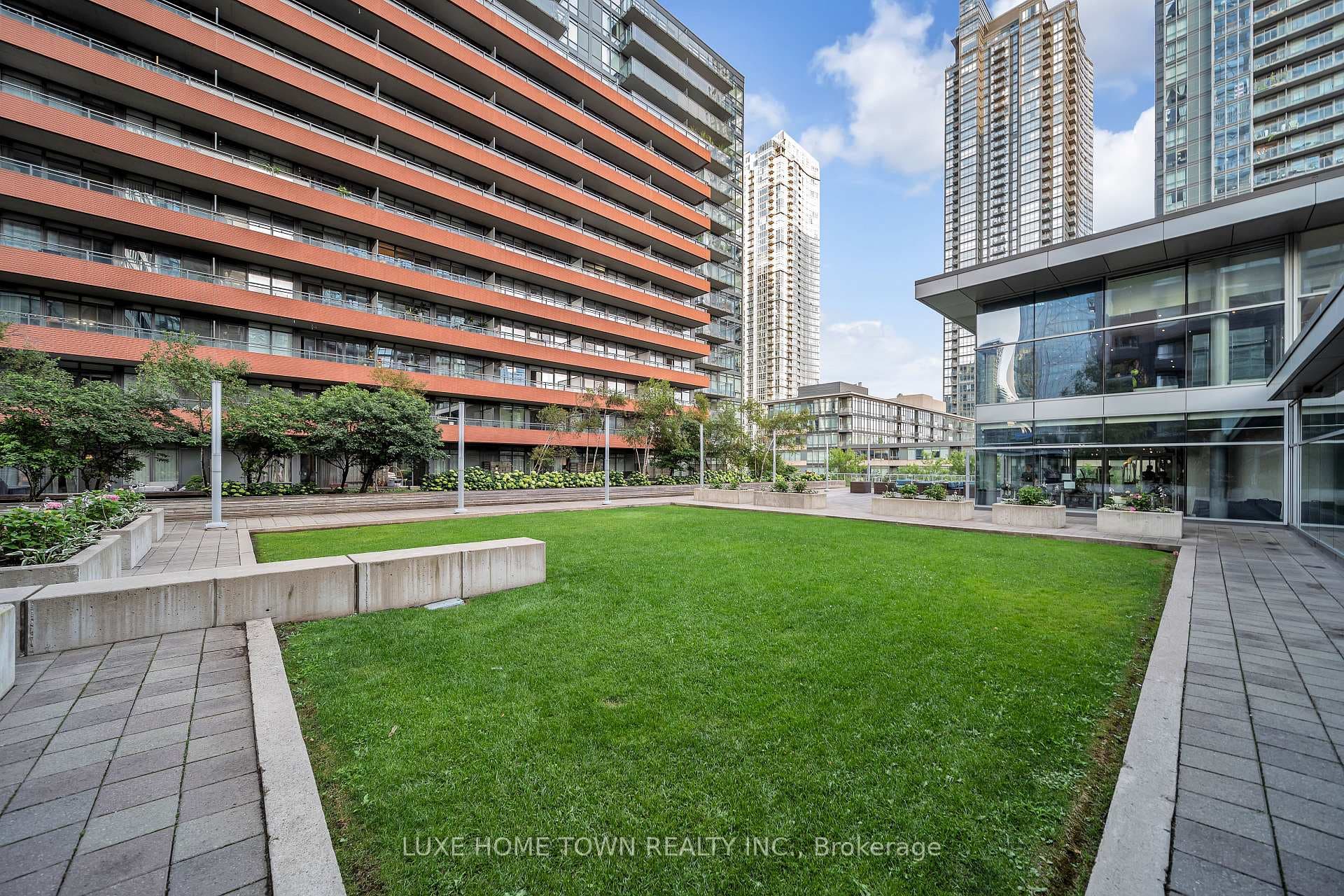 4K Spadina Avenue Unit 711 photo 39