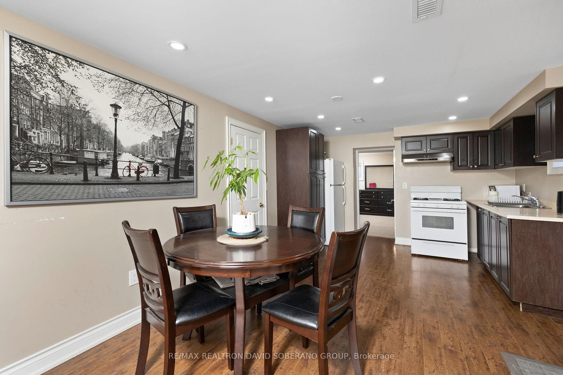 9 Brett Avenue photo 21