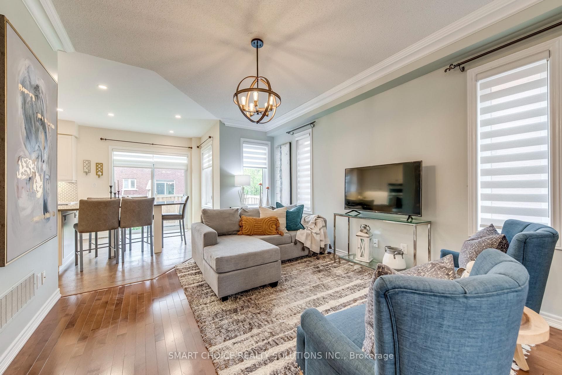 345 Giddings Crescent photo 9
