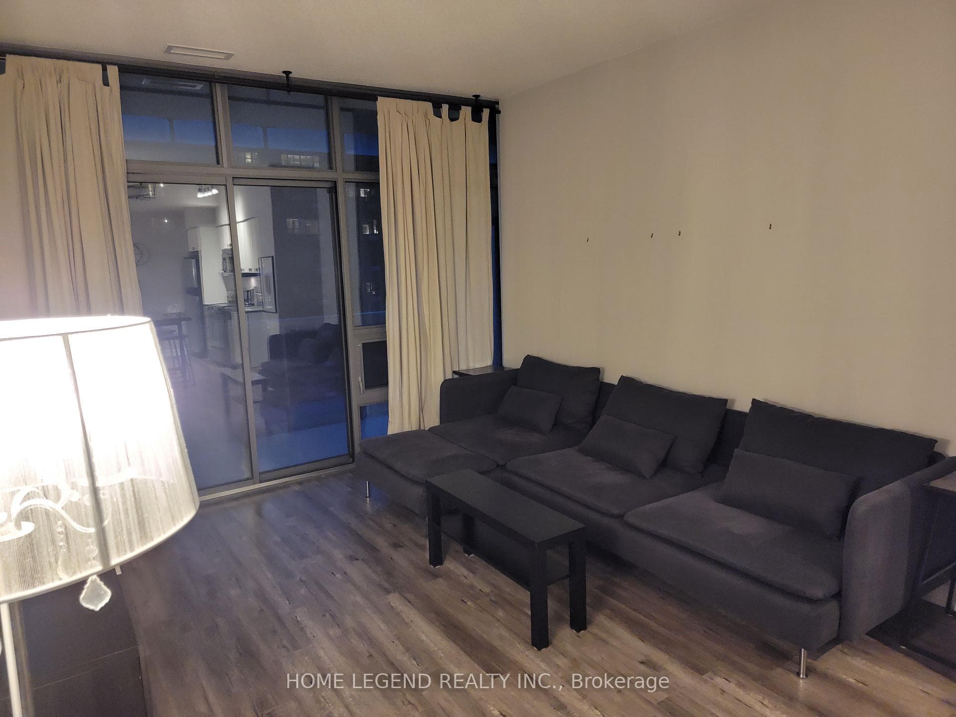 33 Charles Street Unit 606 photo 10