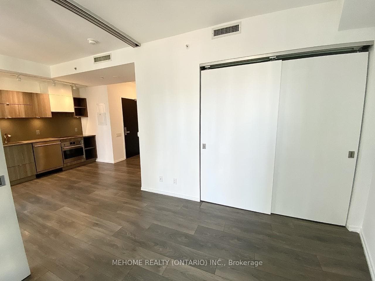 125 Peter Street Unit 1812 photo 6