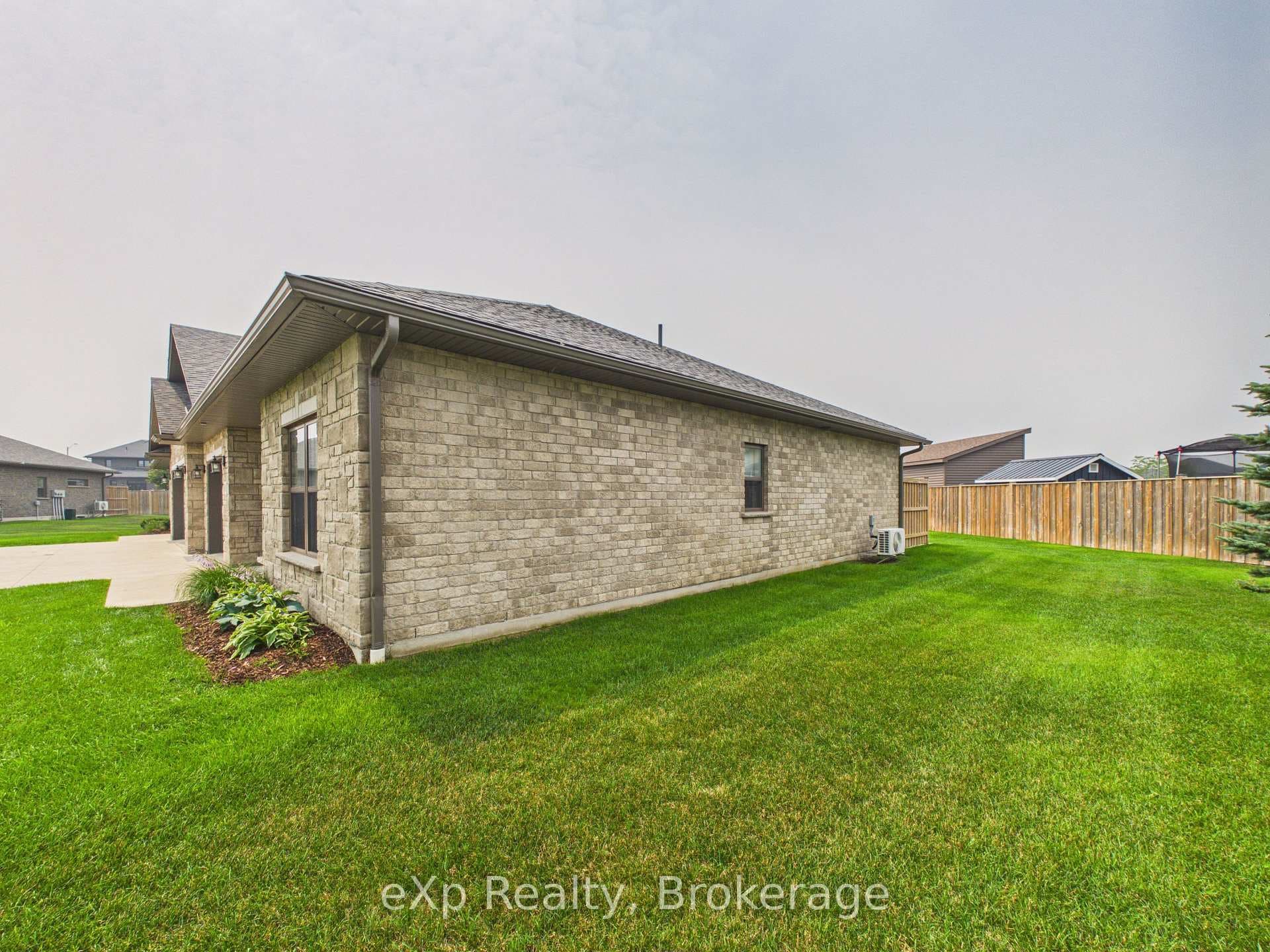1050 Waterloo Street Unit 11 photo 6