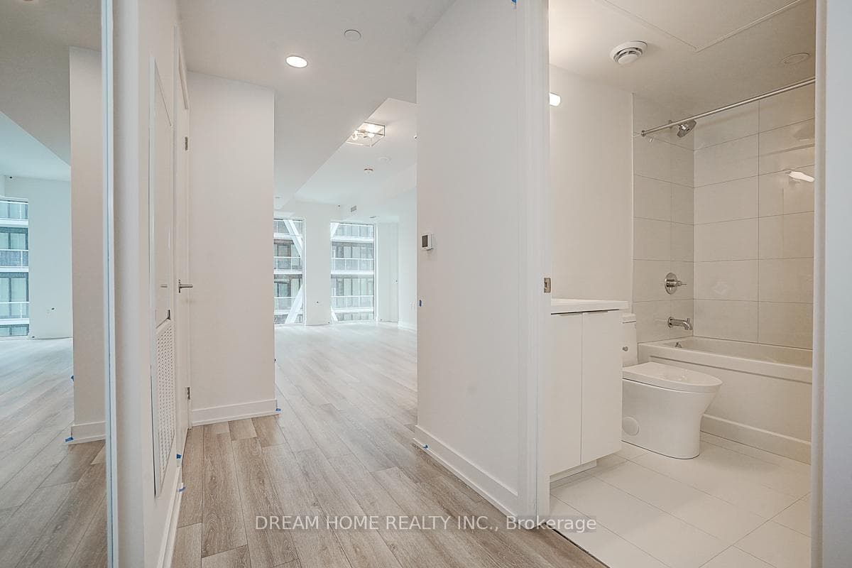 238 Simcoe Street Unit 2205 photo 18