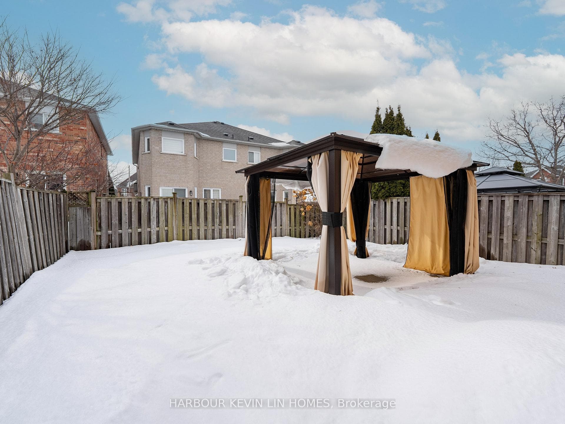 106 Blackthorn Drive photo 48