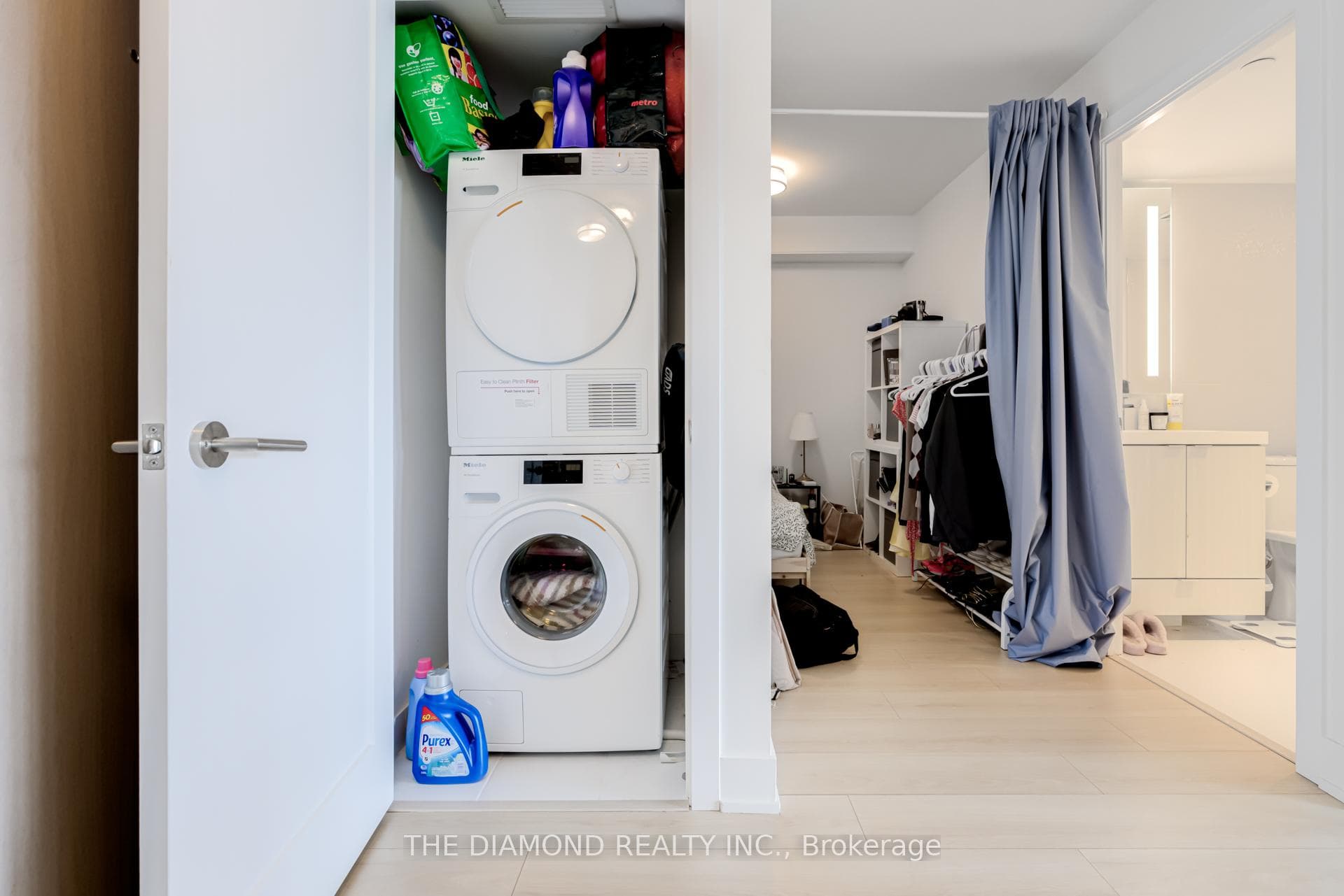 585 Bloor Street Unit 2420 photo 22