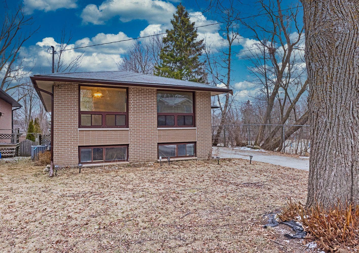 Basement w A/G Windows