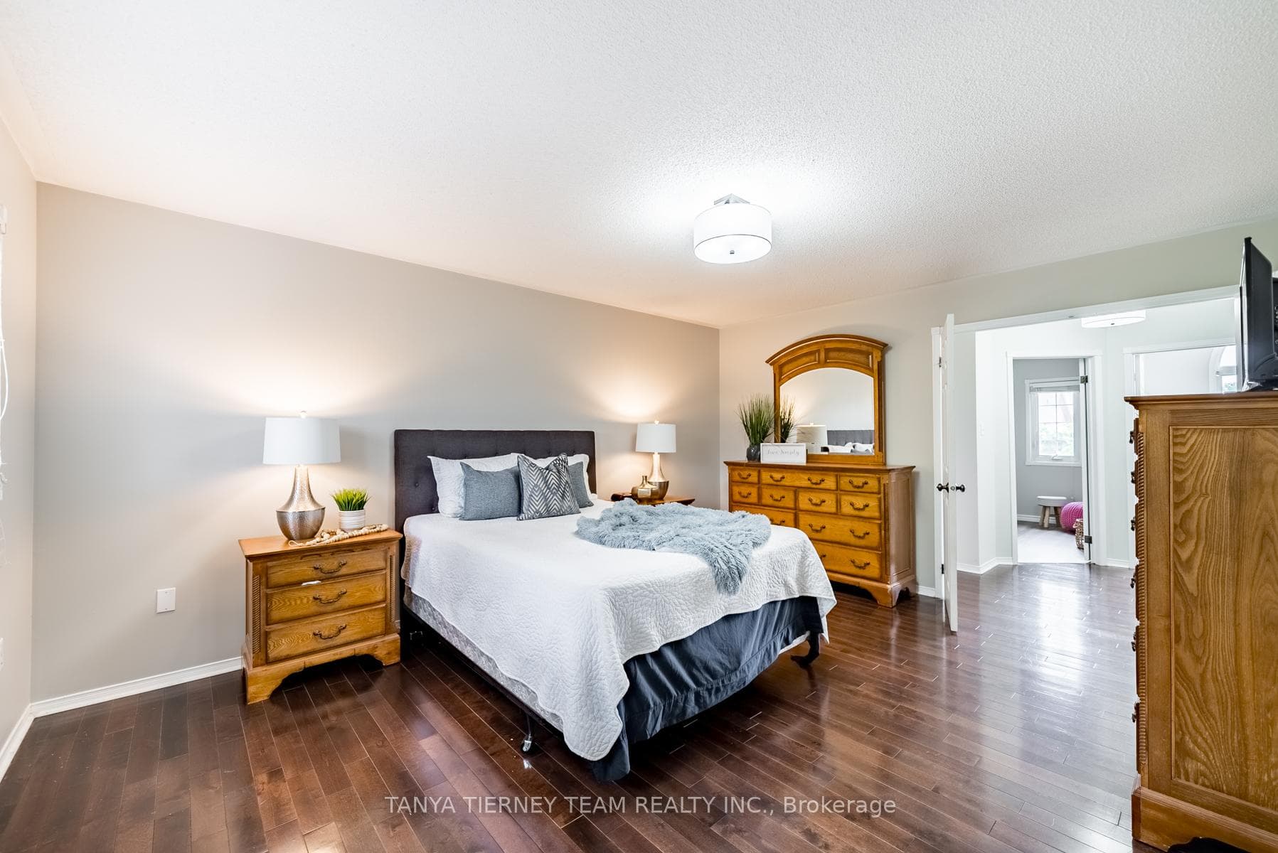34 Wells Crescent photo 18