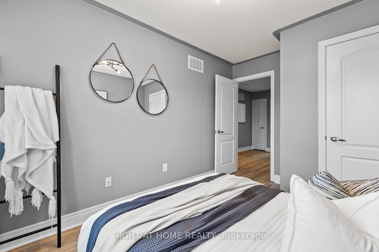 89 Dewell Crescent photo 24