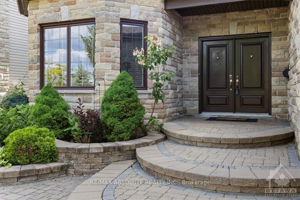 33 HARTSMERE Drive photo 3