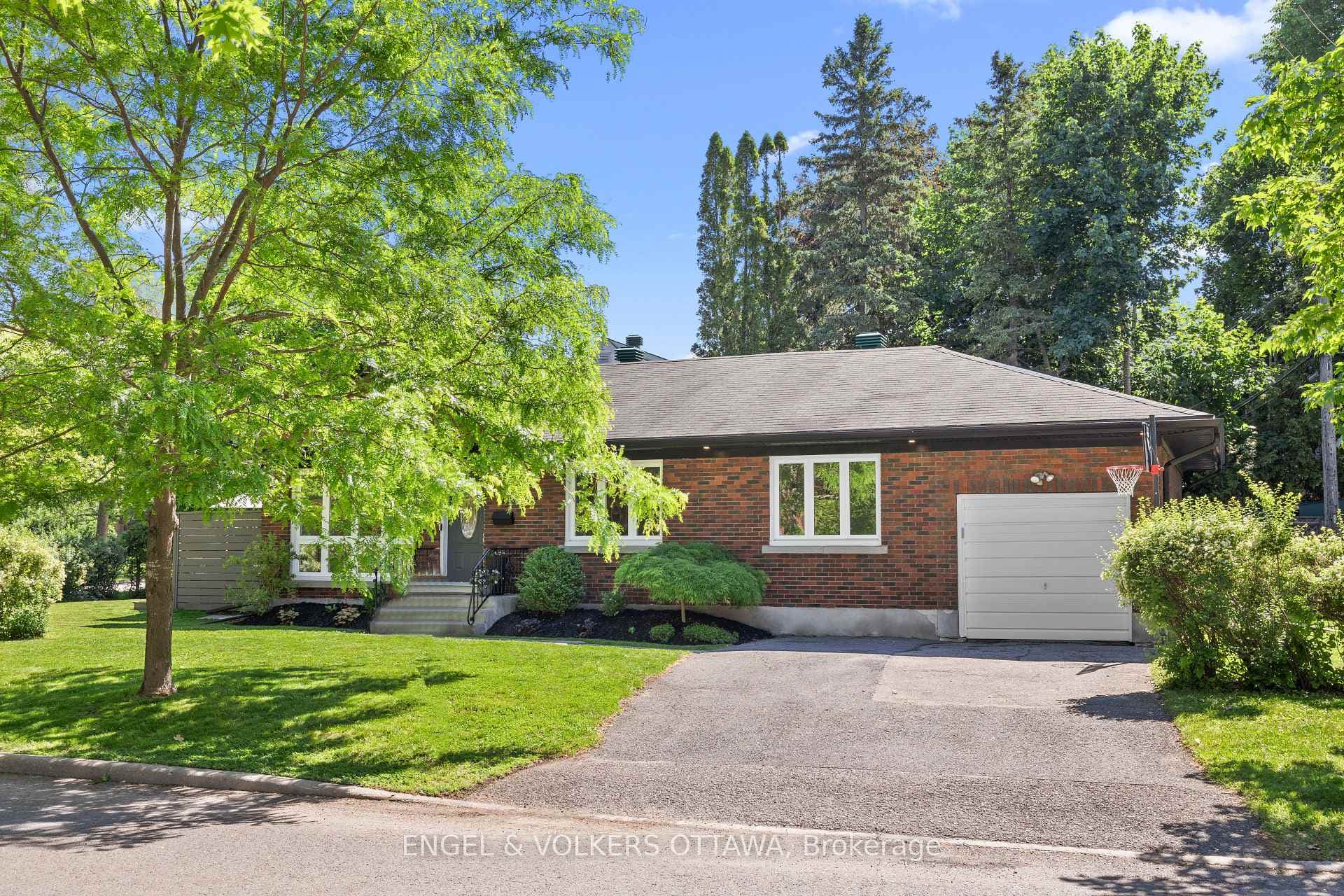 2161 Blossom Drive photo 2