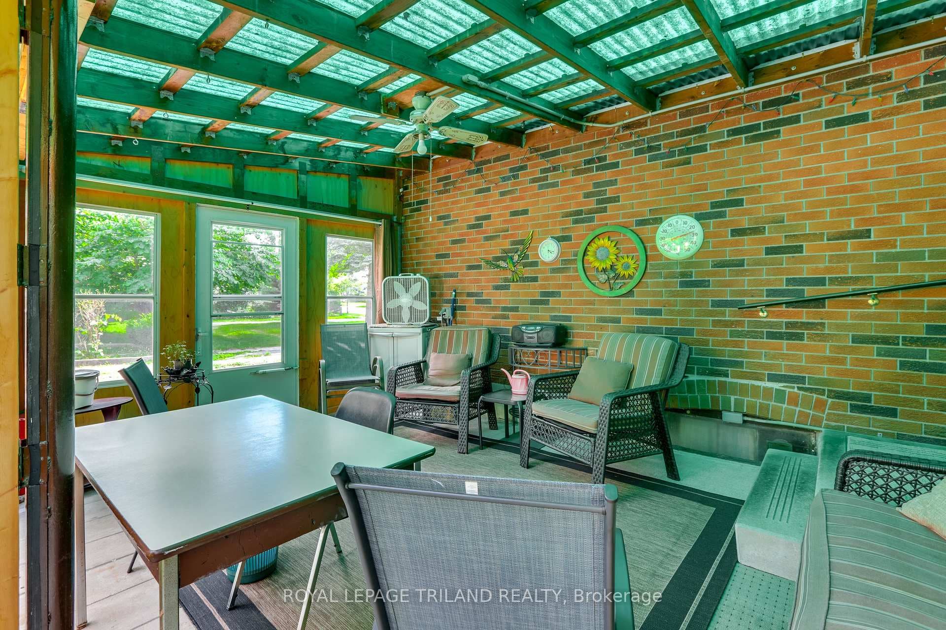 580 Hale Street photo 37