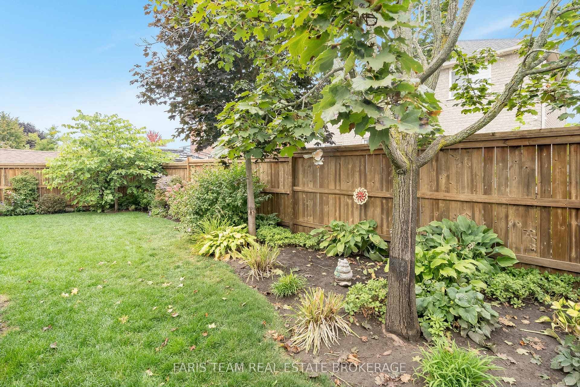 135 Sandringham Drive photo 36