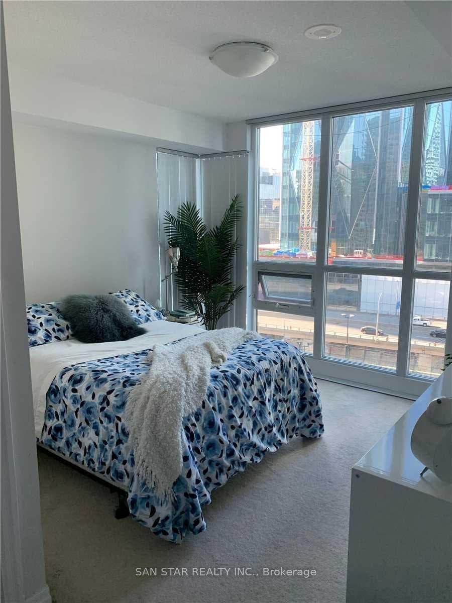 12 Yonge Street Unit 1202 photo 3