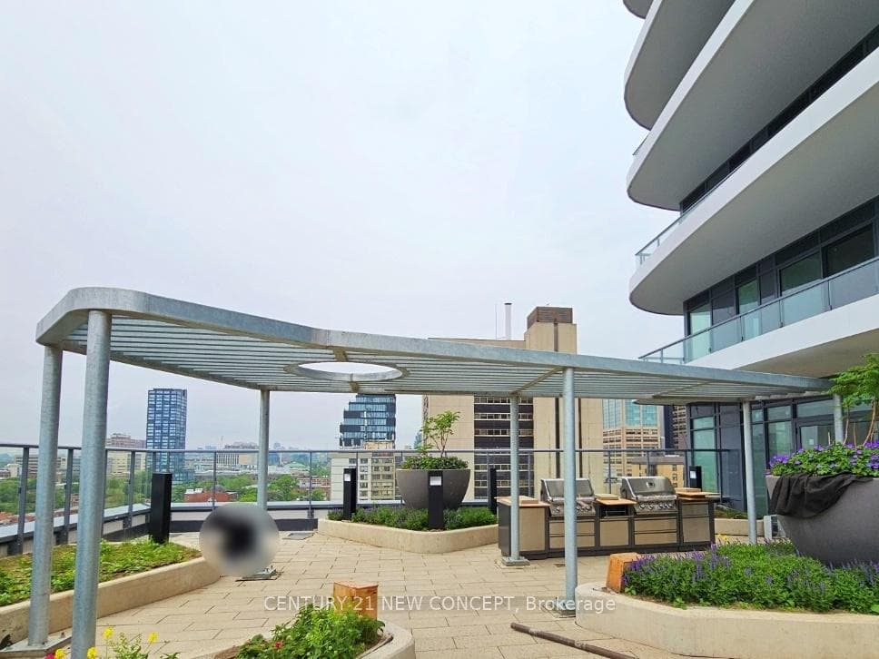 Beautiful Rooftop Garden W/ Lounge Area