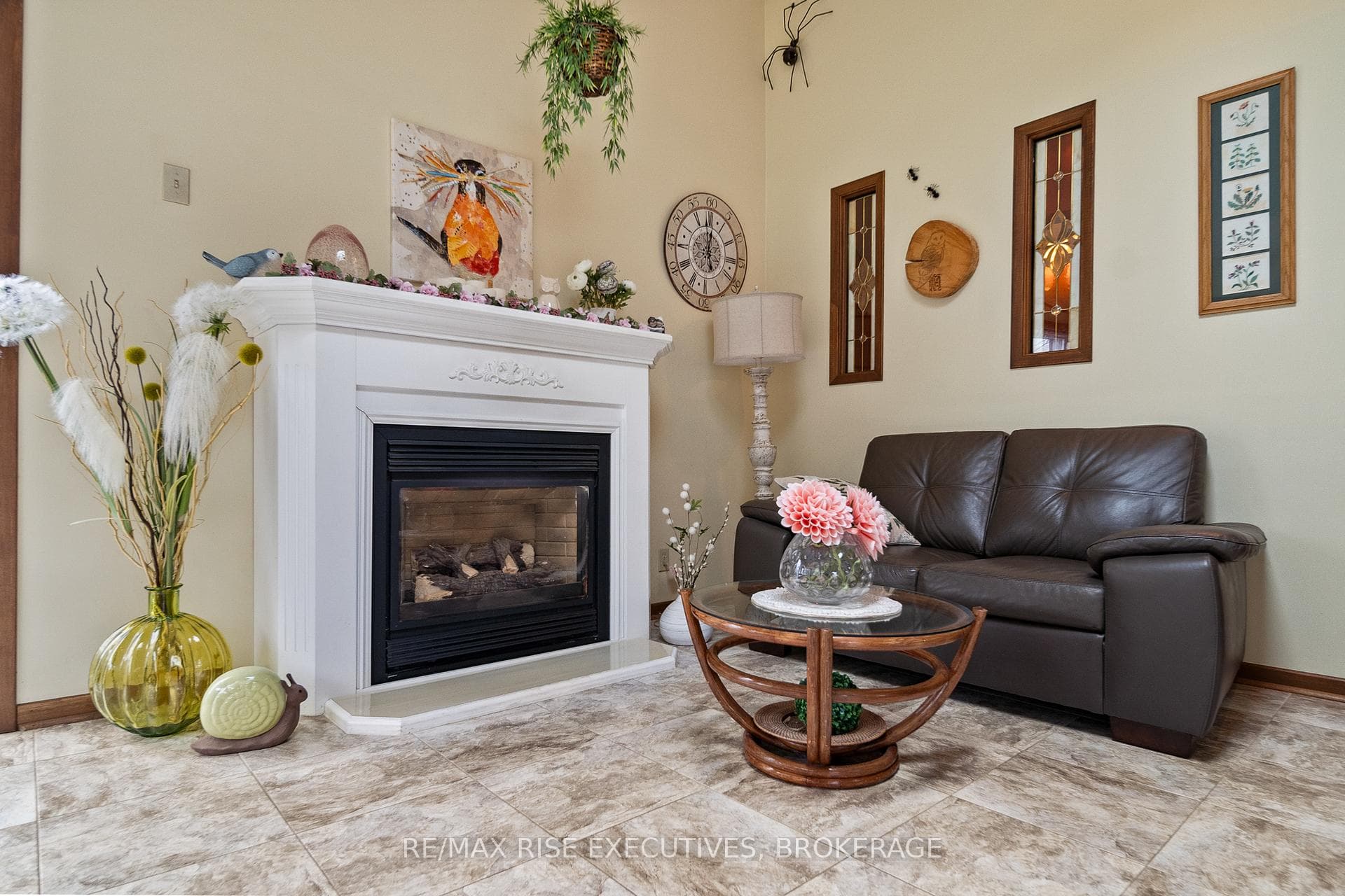127 Nicholson Crescent photo 18