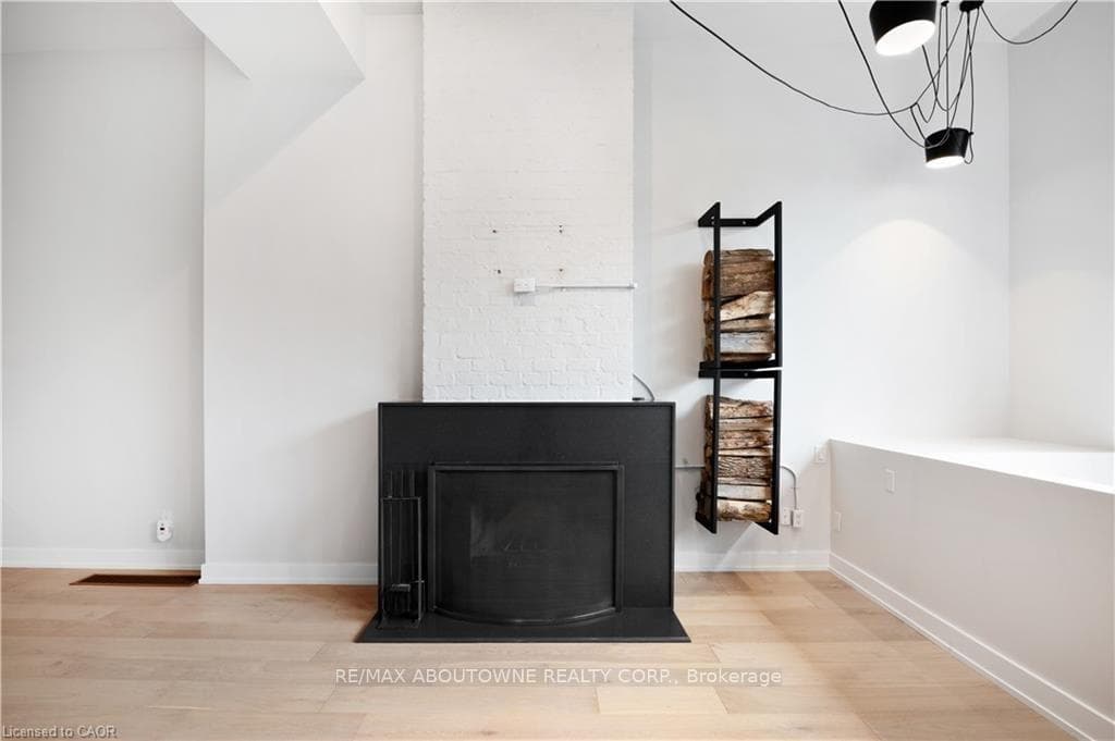 676 Richmond Street Unit 105 photo 2