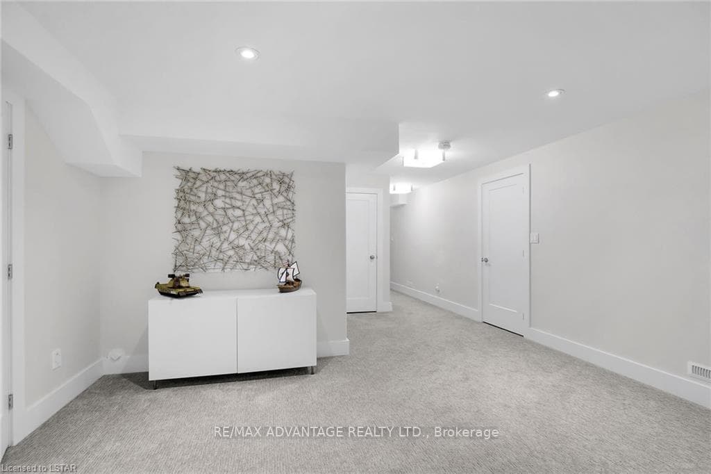 41 EARLSCOURT Terrace Unit 28 photo 29