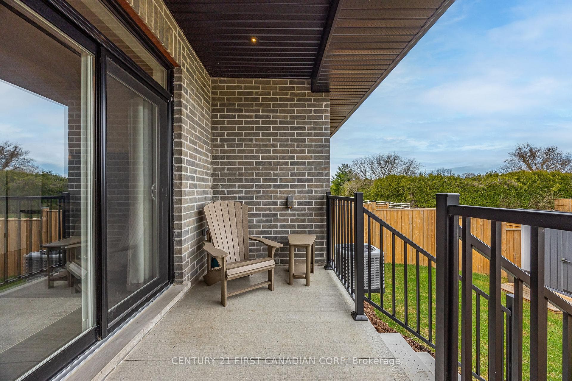 100 Rowe Avenue photo 35