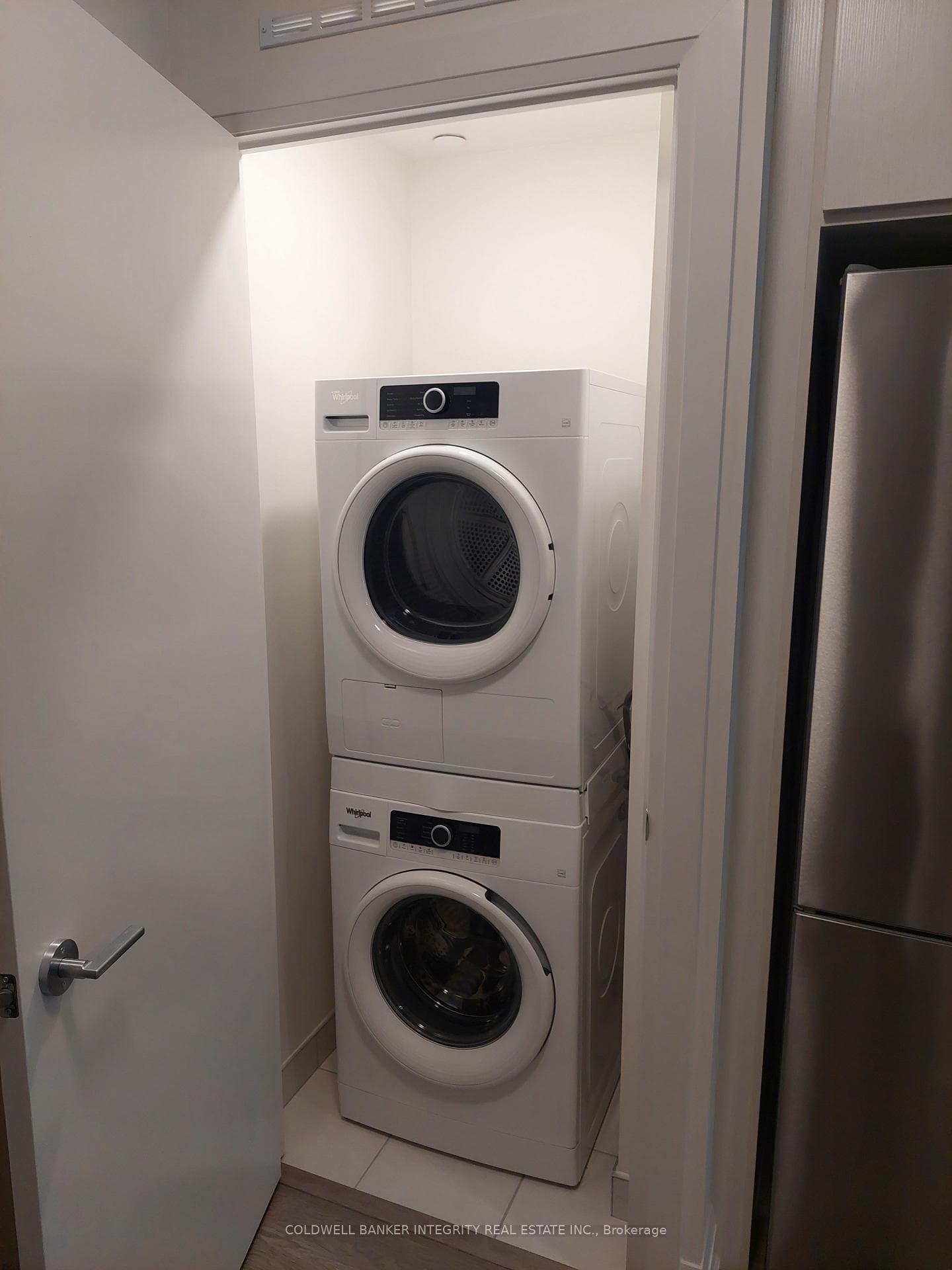 212 King William Street Unit 813 photo 8