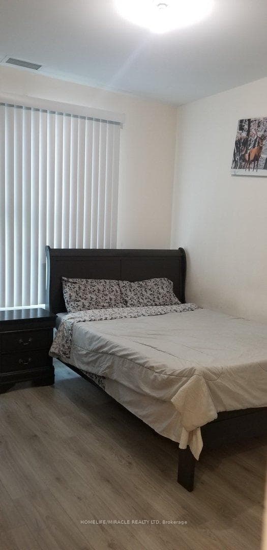 2152 Lawrence Avenue Unit 105 photo 12