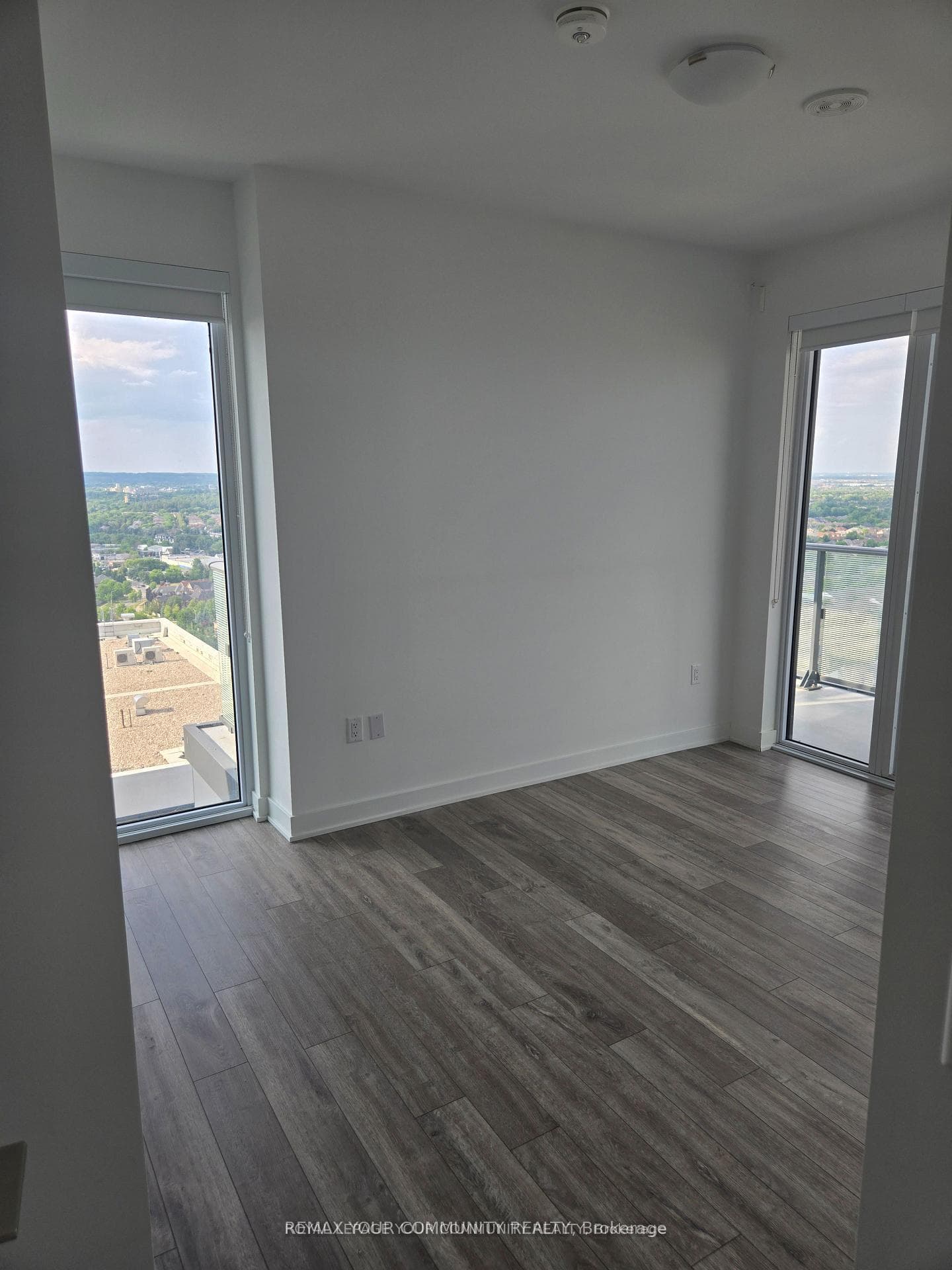 105 ONEIDA Crescent Unit 2605 photo 11