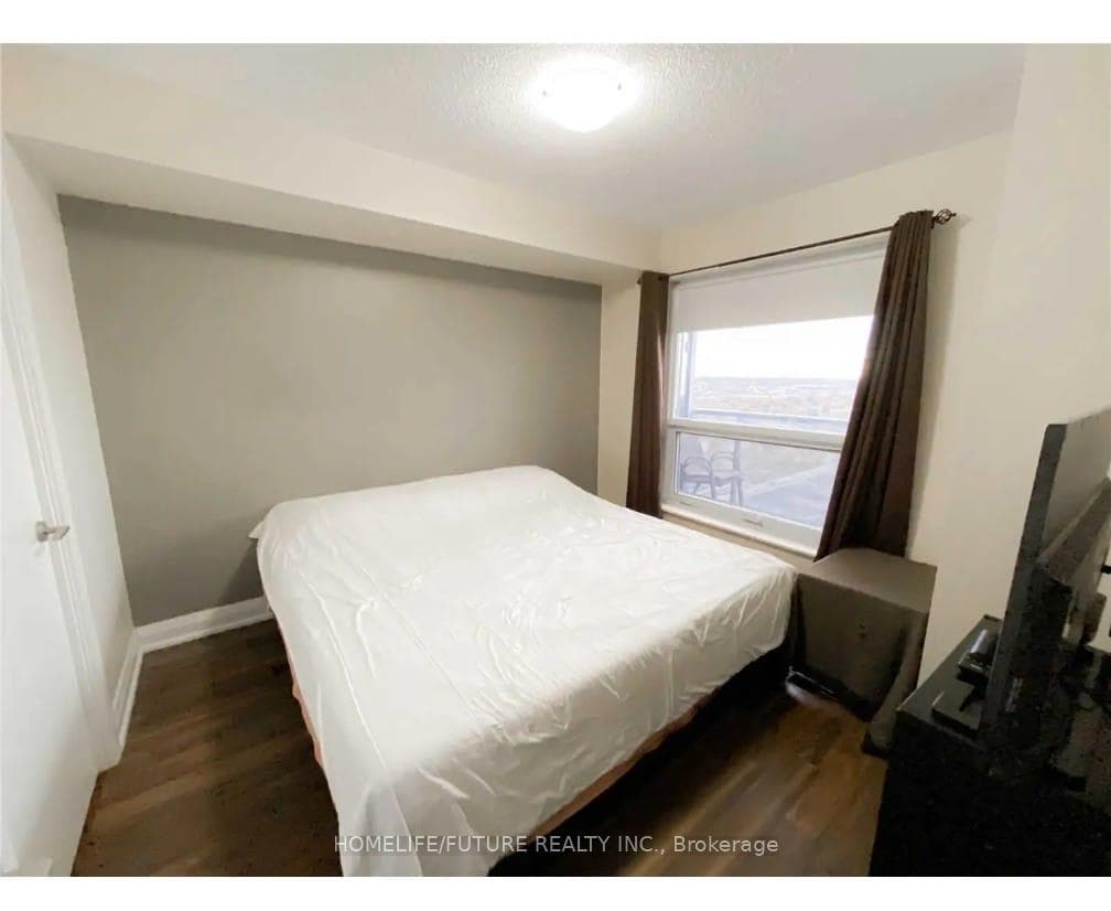 135 Village Green Square Unit 1615 photo 6