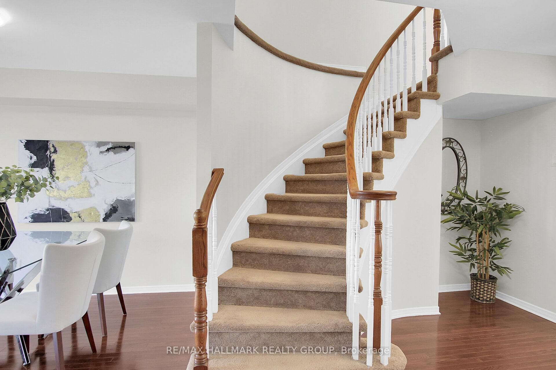 553 Aberfoyle Circle photo 10