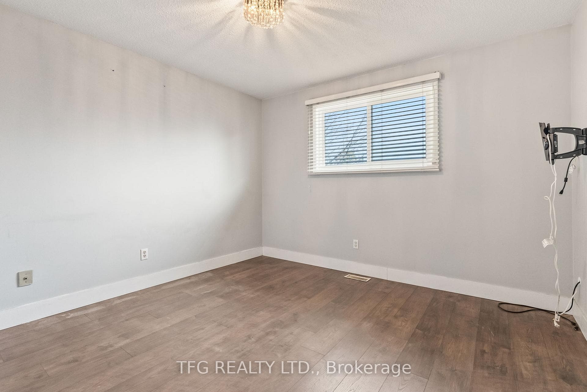 79 Bassett Boulevard photo 18