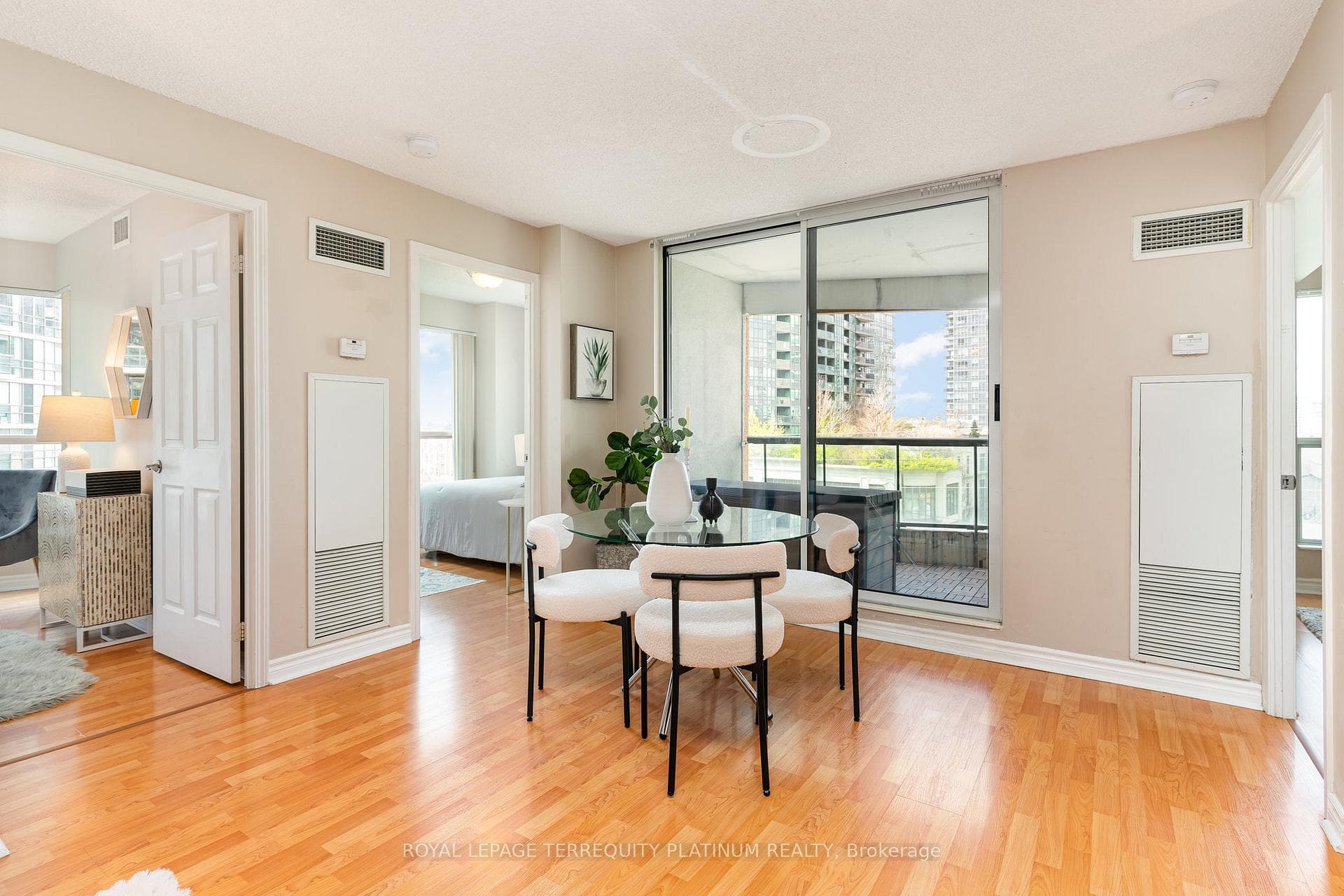 7 Lorraine Drive Unit 611 photo 6