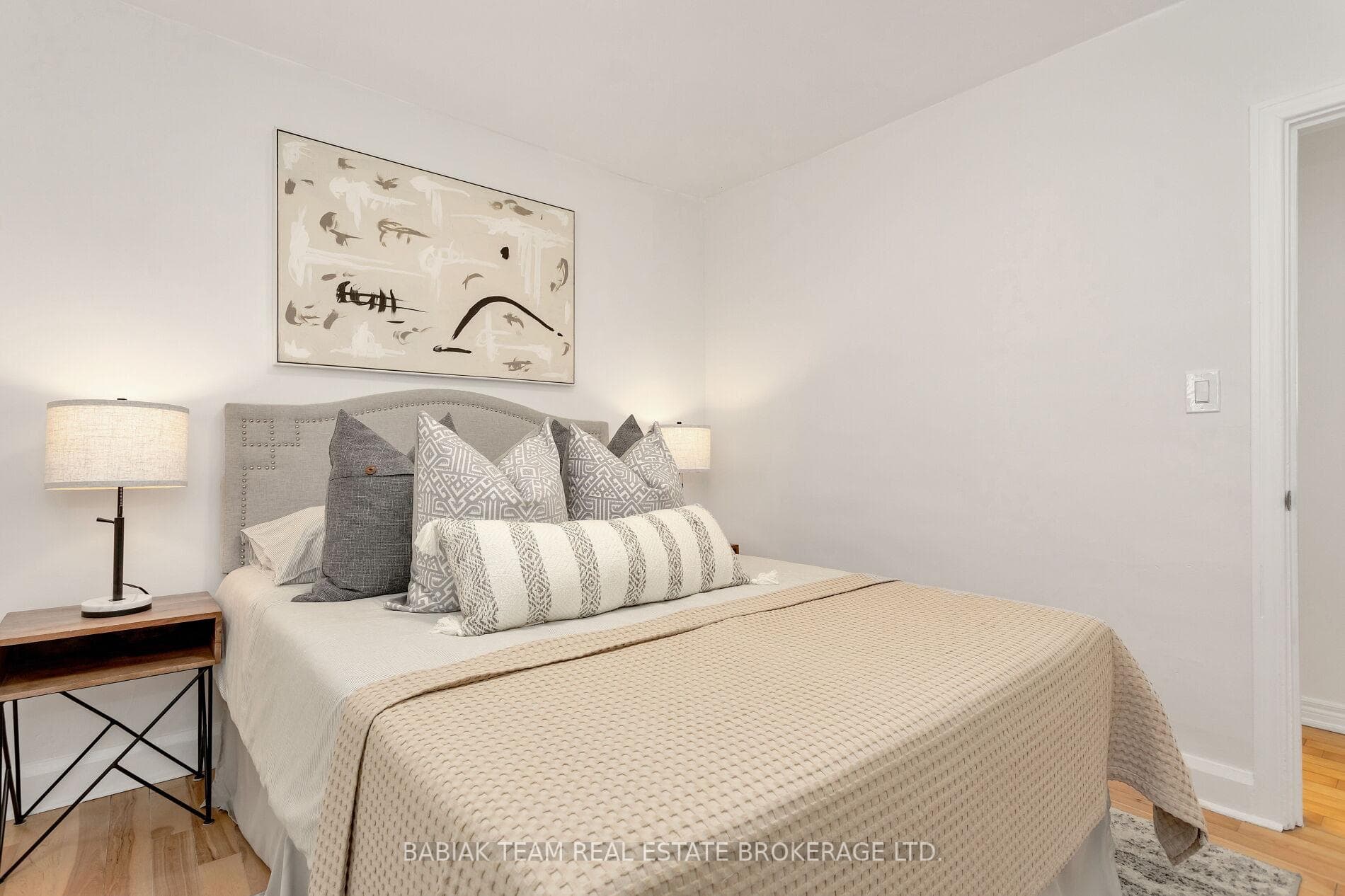 30 Mould Avenue photo 17
