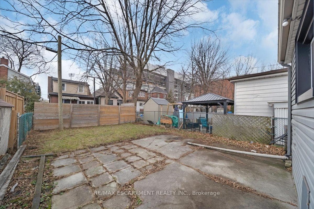 106 Lottridge Street photo 18