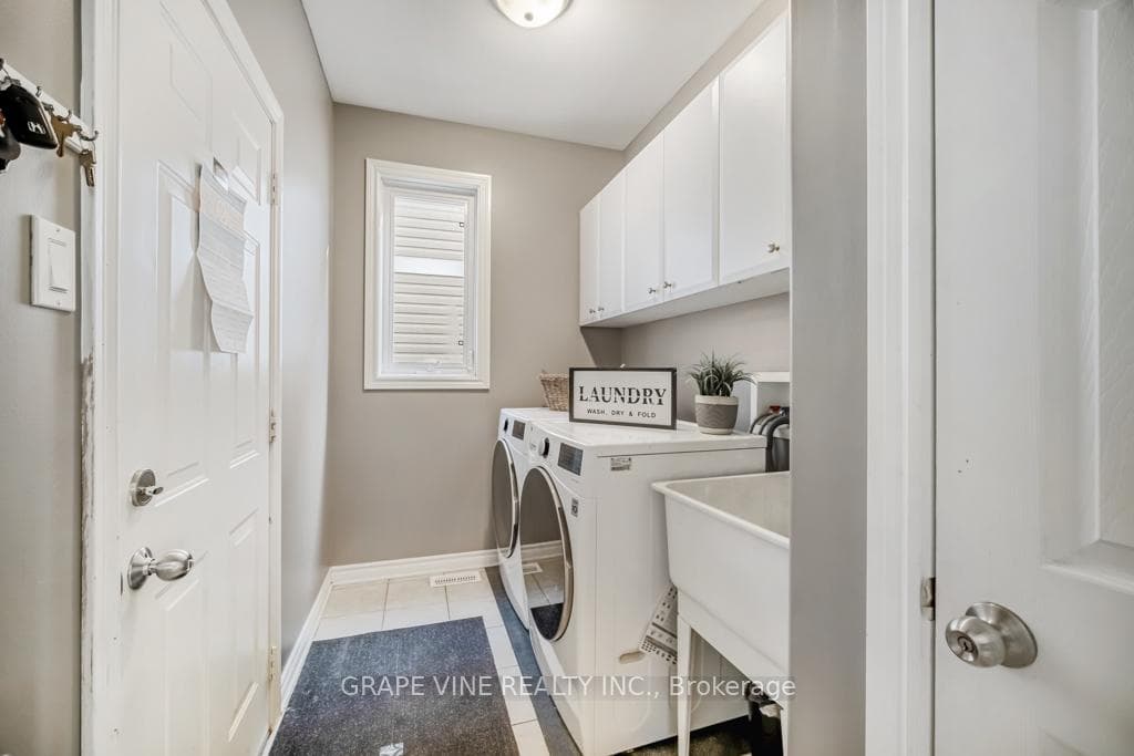 64 Hartsmere Drive photo 16