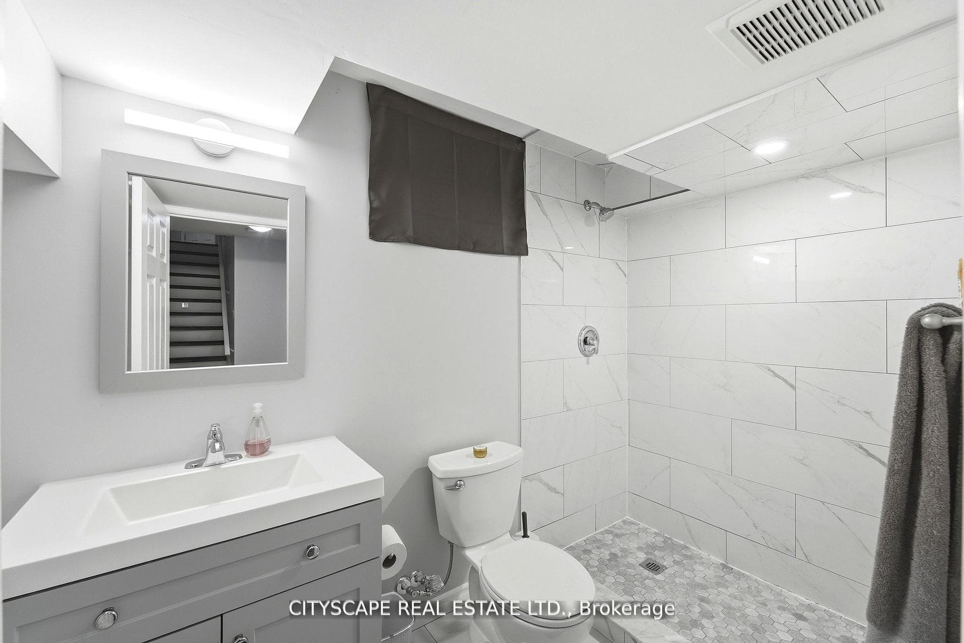 305 Gleave Terrace photo 33