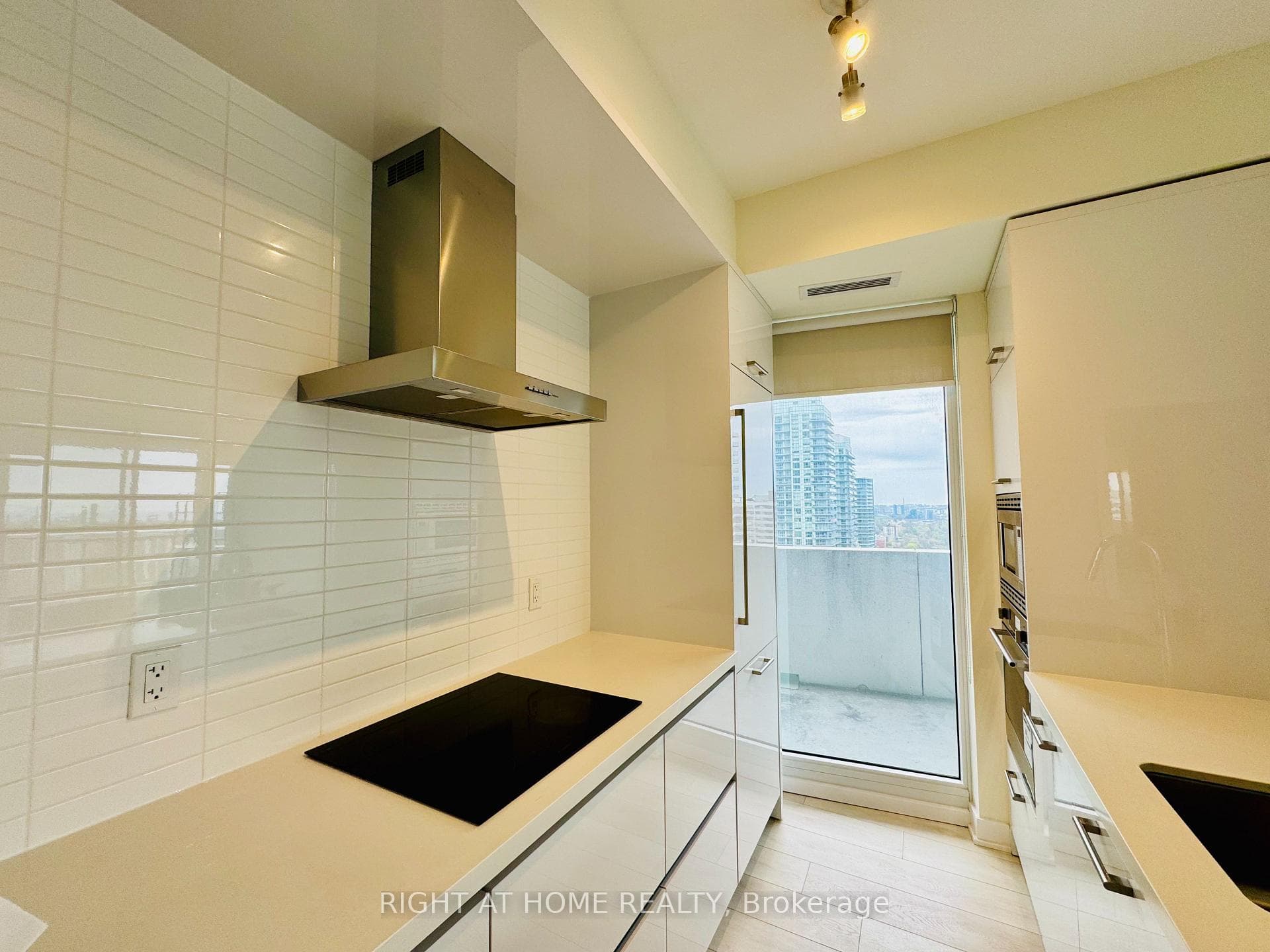 2221 Yonge Street Unit 2503 photo 6