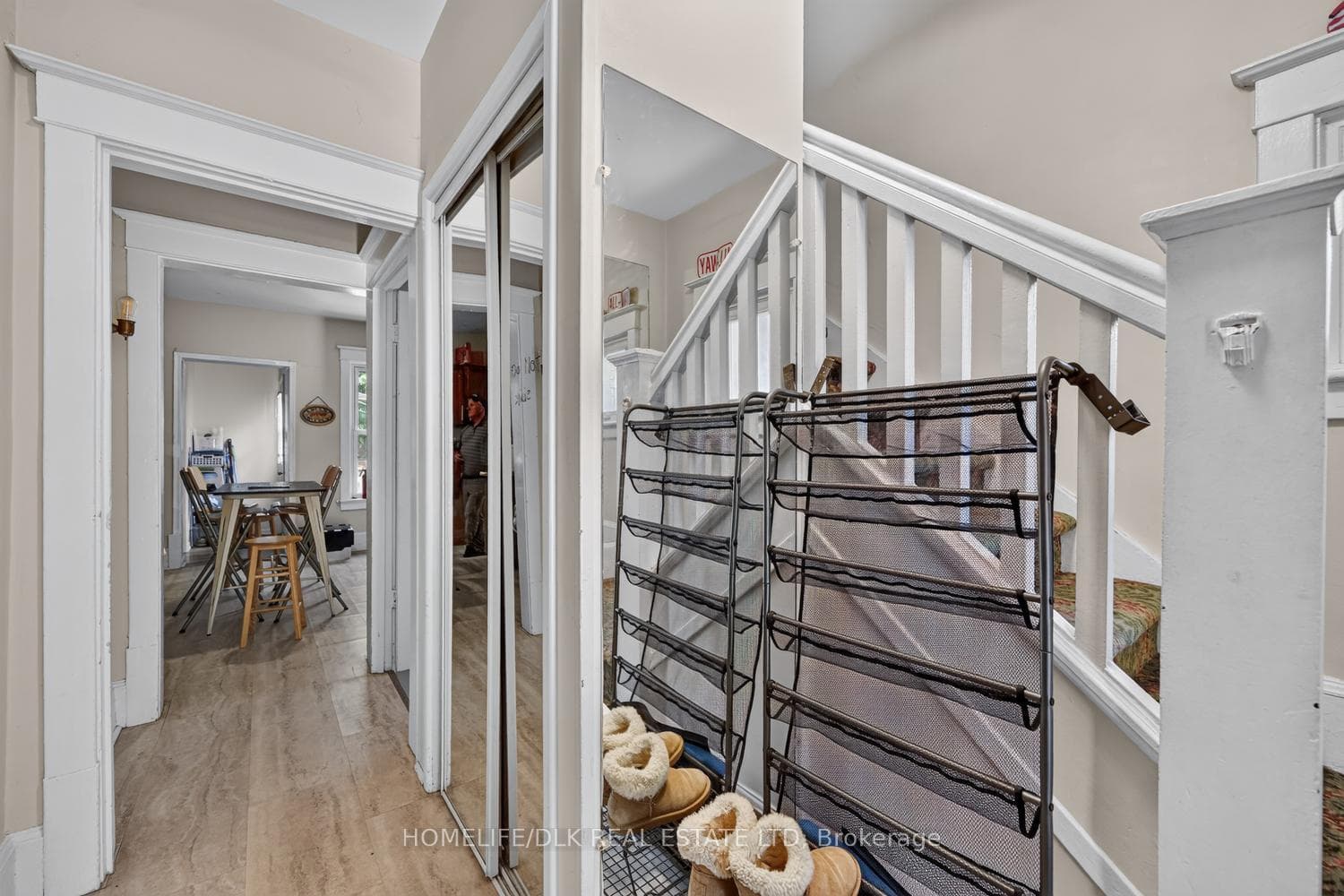 427 Earl Street photo 9
