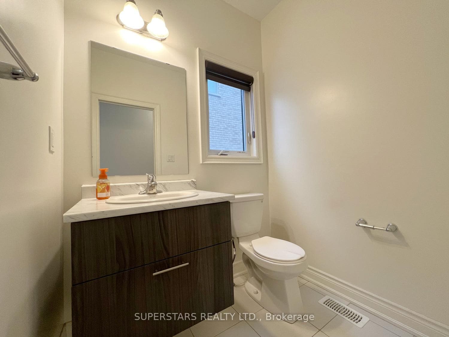 17 Briarfield Avenue Unit Main photo 11
