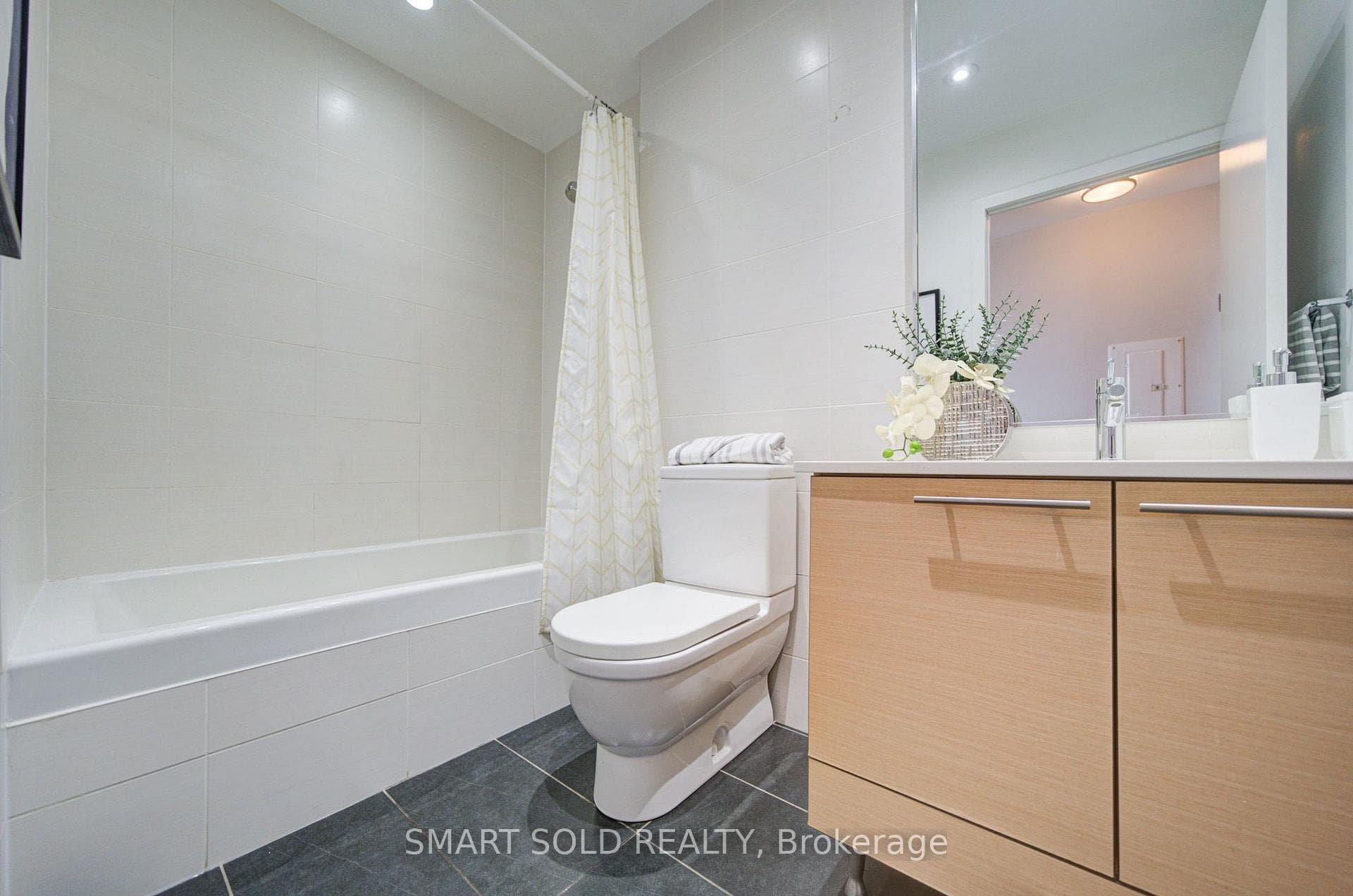 1 Market Street Unit 2608 photo 11