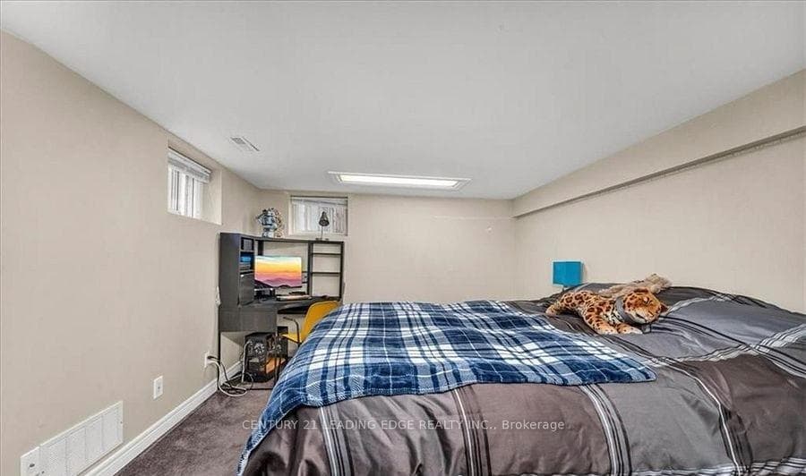 165 OAKRIDGE Drive photo 16