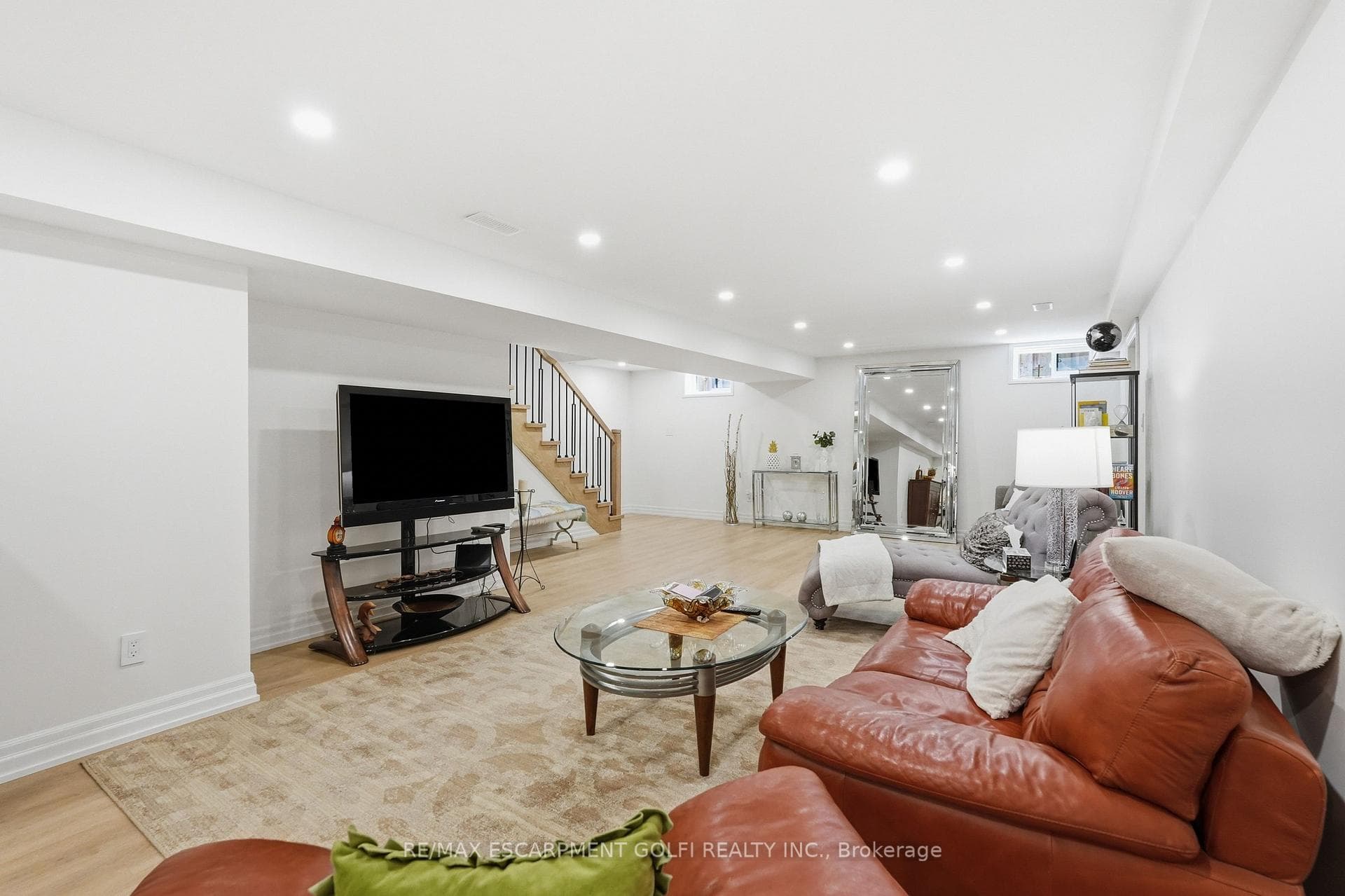 12 Cheval Drive photo 32