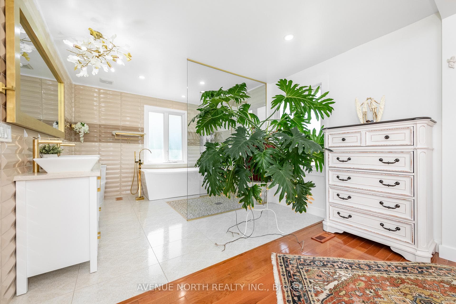 5-piece Ensuite.