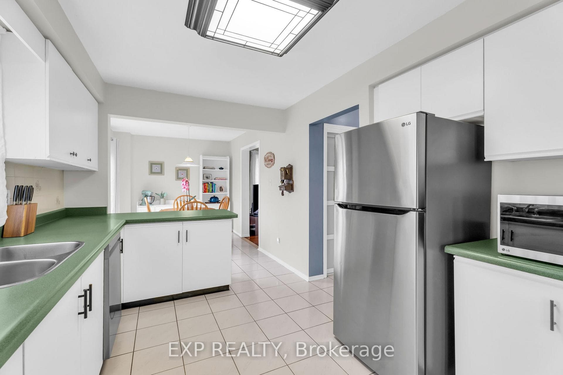 22 Bristol Avenue photo 15